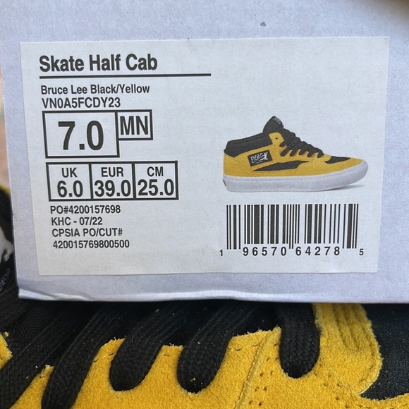 Vans • Men’s Skate Half Cab
Bruce Lee Black/Yellow
VN0A5FCDY23
Sneakers - Picture 16 of 16